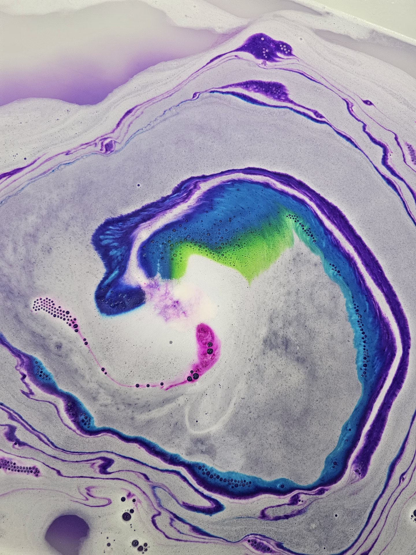 Cloud Bath Bomb - Hidden Colors - Image 4